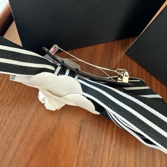 Chanel Camelia Bow Hair Accessory (Large) - Picture 10 of 10